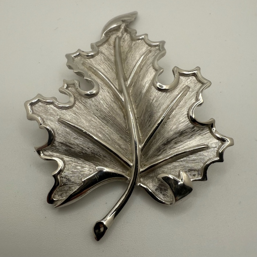 Large Vintage‎ Crown Trifari Oak Leaf Silver Toned Brooch